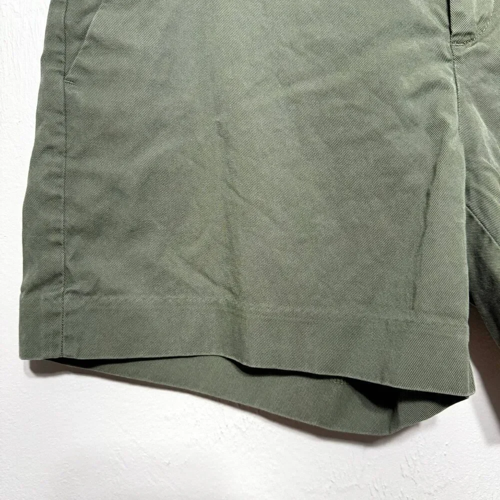 Banana Republic Shorts Y2K Khaki Green Modest Mid Rise 5 in Inseam Women sz 2
